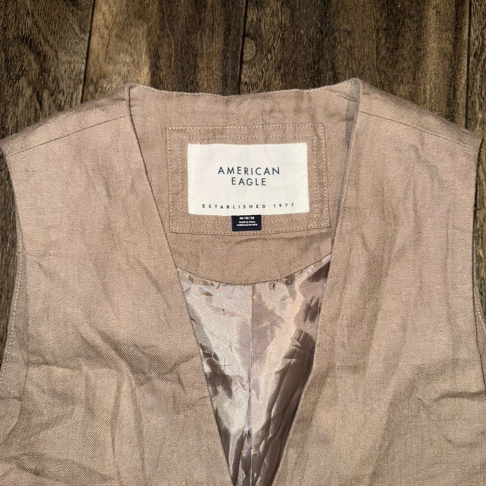 American Eagle Outfitters button model